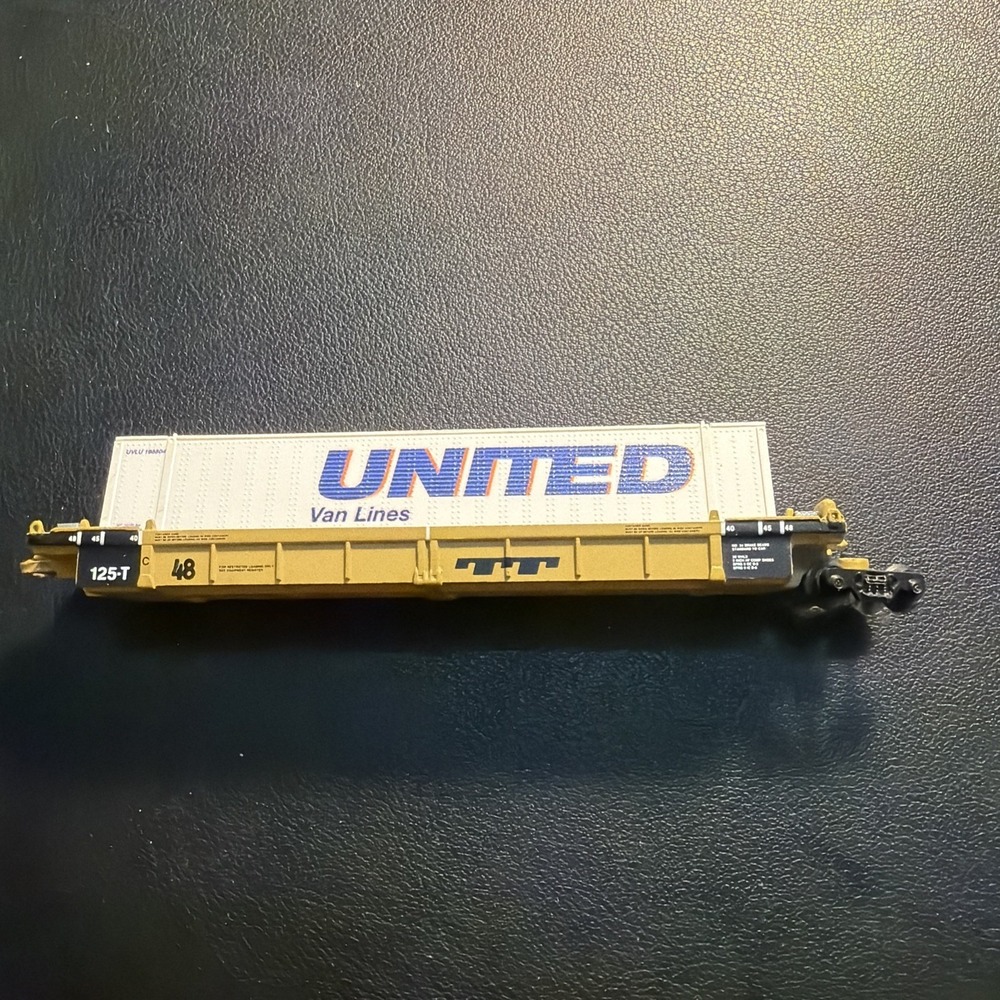 HO Scale Thrall Rebuilt 40' Well Car With United Van Lines Container Walthers
